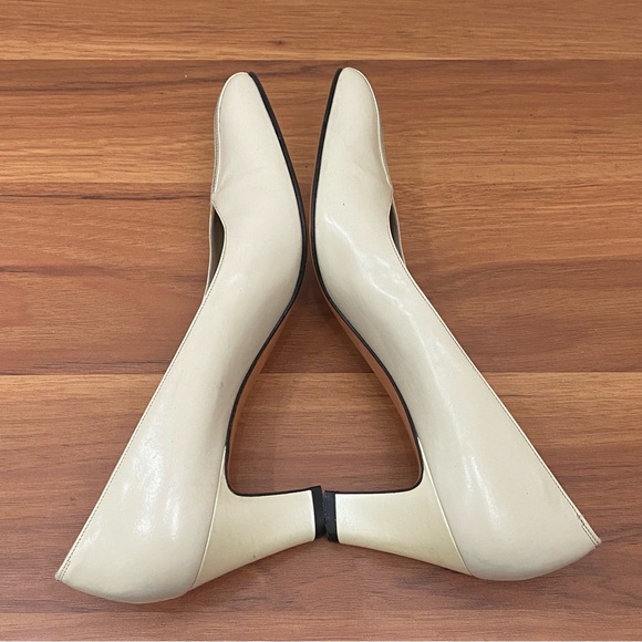 Vintage SALVATORE FERRAGAMO 30435 Ivory Pearl Leather Pumps Size 6.5 4A AAAA - Picture 5 of 16